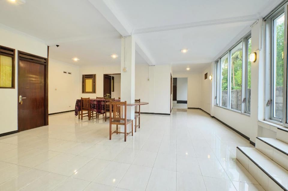 OYO 2519 Mayang Garini Hotel in Special Region of Yogyakarta