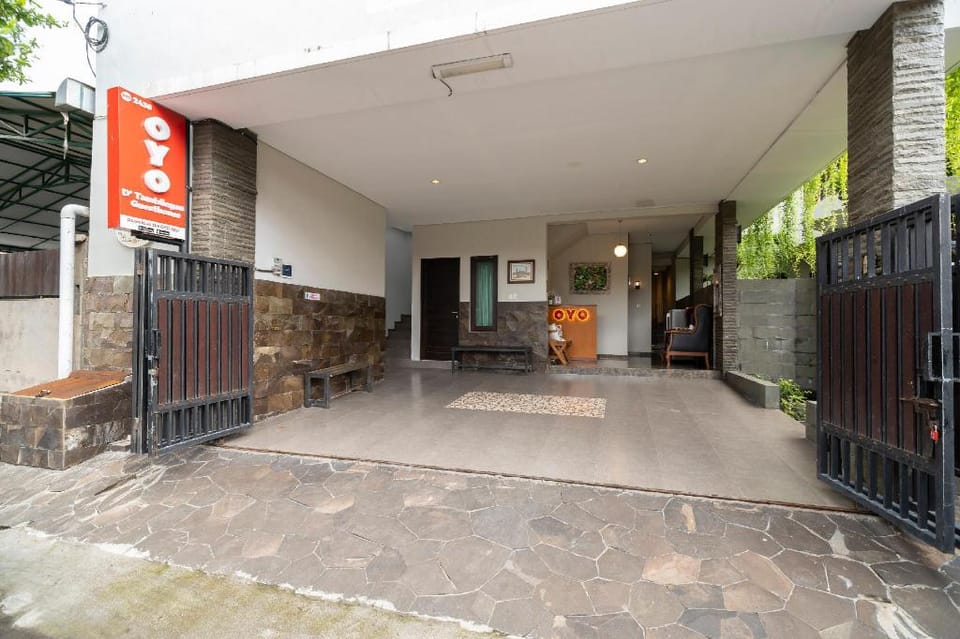 OYO 2438 D'Tamblingan Guesthouse Hotel in Kuta Selatan