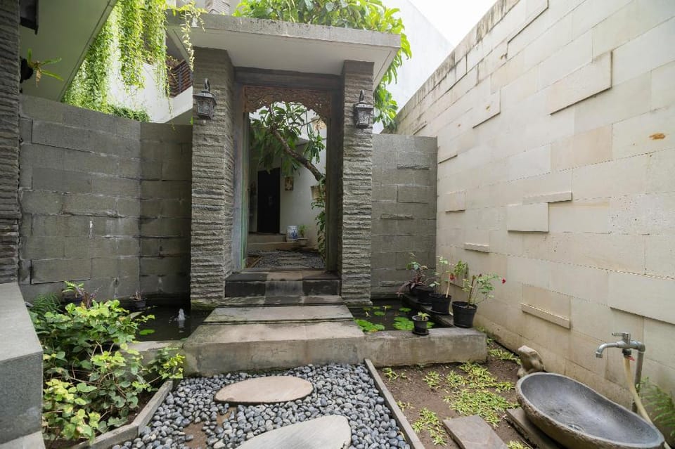 OYO 2438 D'Tamblingan Guesthouse Hotel in Kuta Selatan