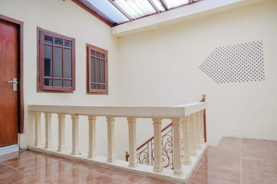 SPOT ON 2368 Dahlia Homestay Family Residence Hotel in Batu