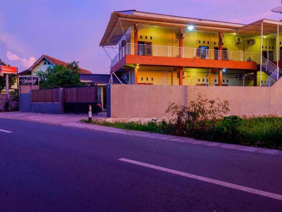 Hotel O Hening Homestay Near Pantai Tanjung Bias Hotel in West Nusa Tenggara, Indonesia