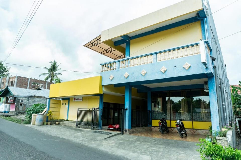 RedDoorz near H. Hasan Aroeboesman Airport Hotel in Indonesia