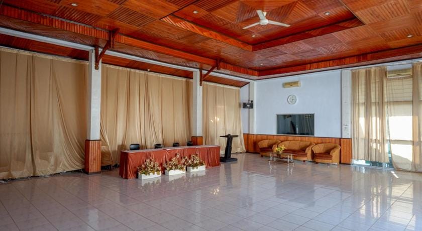 RedDoorz @ Hotel Horas Palopo Hotel in Indonesia
