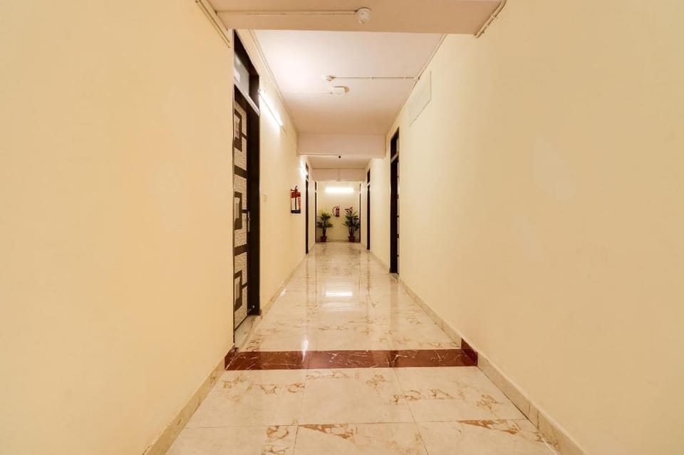 Hotel O MS Lakra Residency Hotel in Delhi