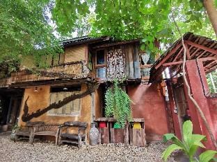 Wow...Tree house in the middle of city Vacation rental in Chiang Mai
