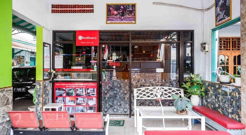 RedDoorz Syariah near Alun Alun Balai Kota Tegal Hotel in Indonesia