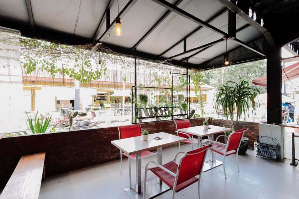 RedDoorz near Alun Alun Madiun Bed and Breakfast in East Java