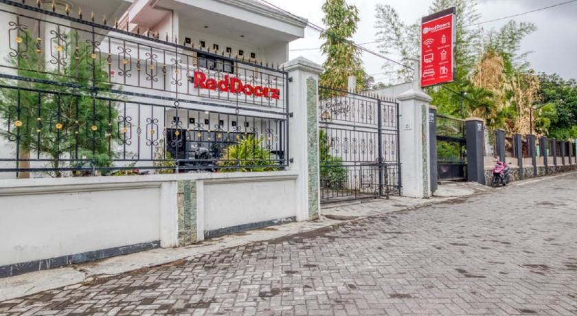 RedDoorz Hostel near Stadion Mandala Krida Yogya Bed and Breakfast in Yogyakarta