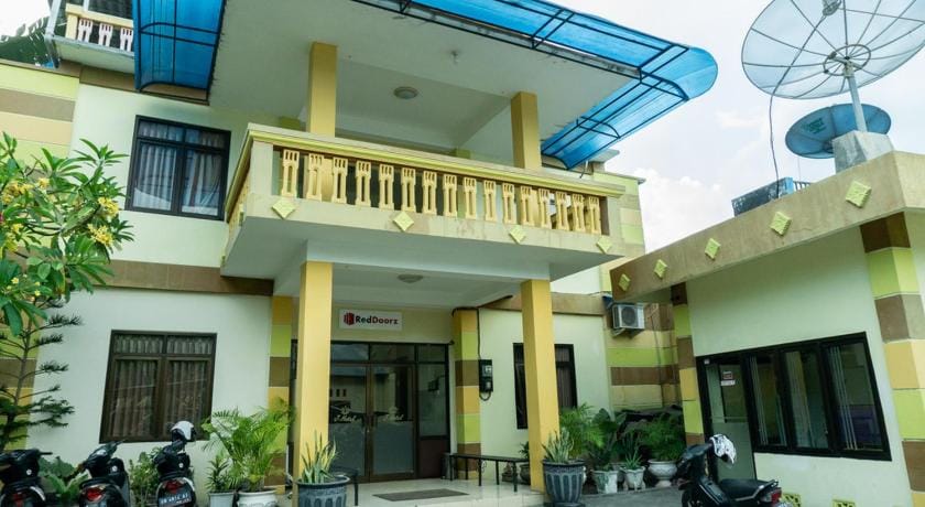 RedDoorz @ Gatot Subroto Ende Bed and Breakfast in Indonesia