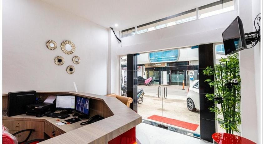 RedDoorz Plus @ Centrium Katamso Medan Bed and Breakfast in Indonesia