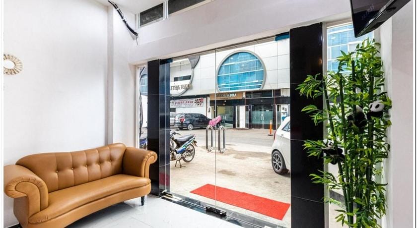 RedDoorz Plus @ Centrium Katamso Medan Bed and Breakfast in Indonesia
