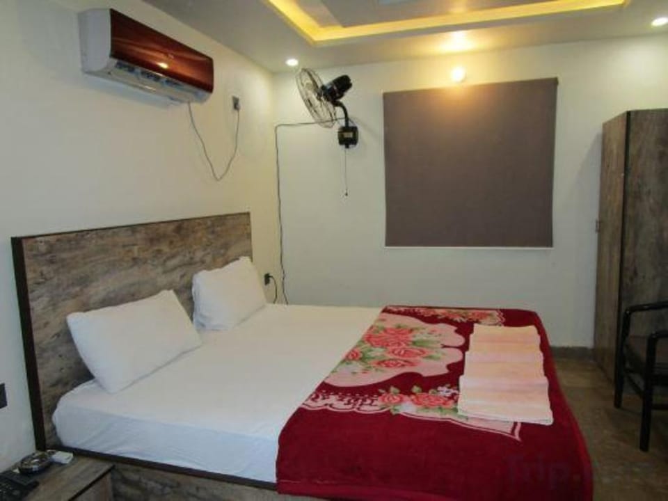 Pearl Cottage Hotel in Karachi