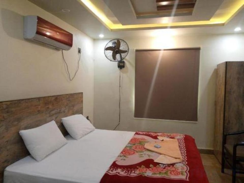 Pearl Cottage Hotel in Karachi