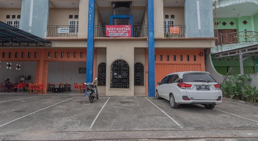 RedDoorz Syariah near Terminal Batu Ampar 2 Bed and Breakfast in Indonesia