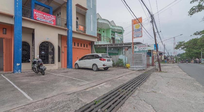 RedDoorz Syariah near Terminal Batu Ampar 2 Bed and Breakfast in Indonesia