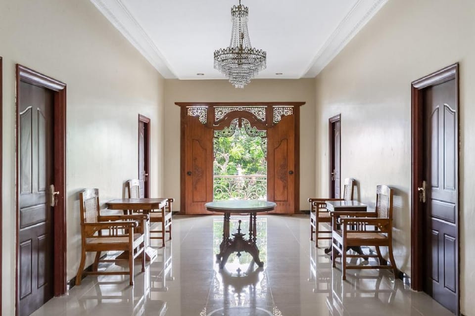 RedDoorz Syariah near Exit Toll Banyumanik Semarang Hotel in Indonesia