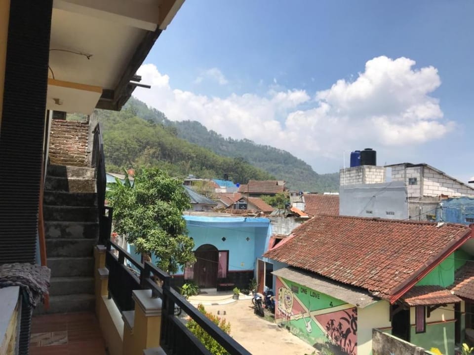 Villa Cahaya 9 Bed and Breakfast in Batu