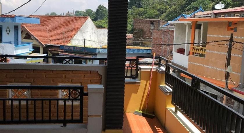 Villa Cahaya 9 Bed and Breakfast in Batu