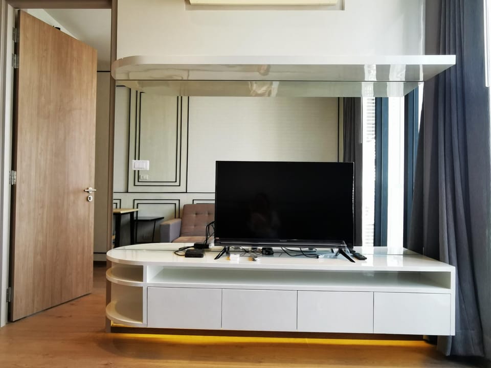 Rooftop pool gym luxury bathtube   1BR 741 @BTS Apartment in Bangkok