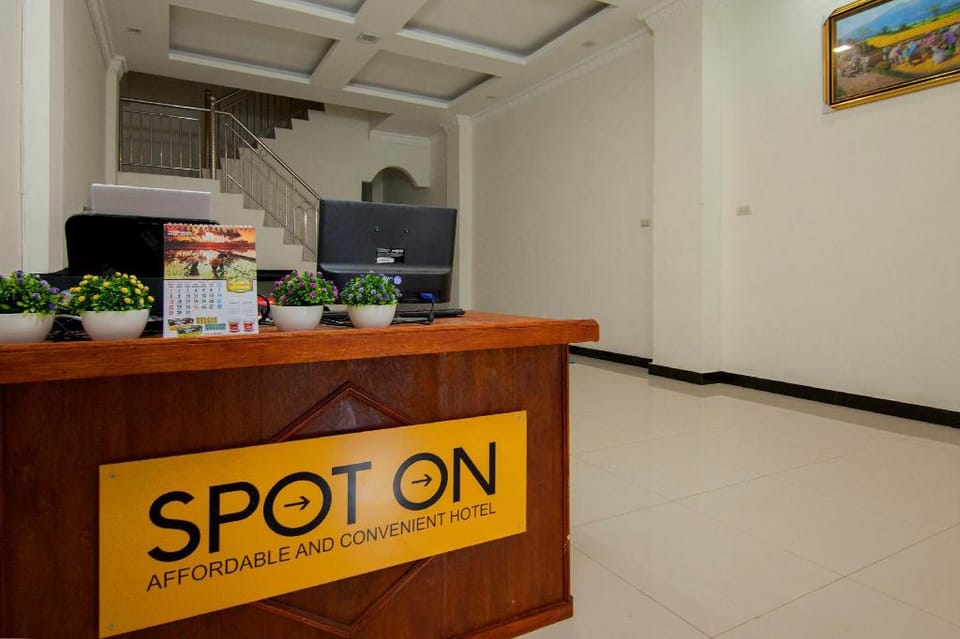 OYO 2220 PINK'S GUEST HOUSE Hotel in Indonesia