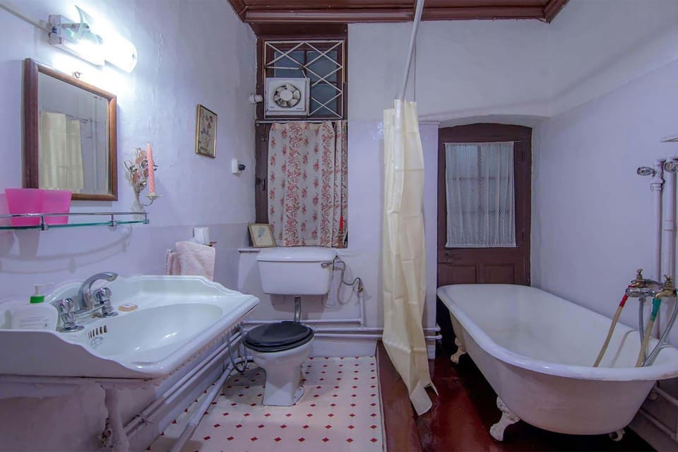 Northwood Cottage by VEO - Part of StayVista Villa in Shimla