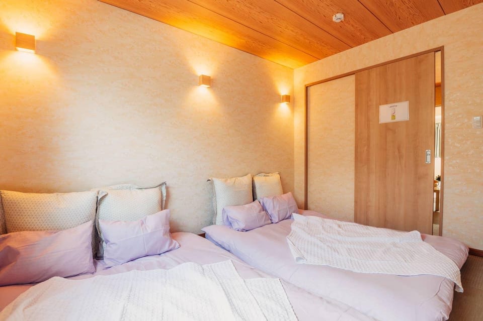 1 minute walk to the station  max 9 people kathy 1 Vacation rental in Osaka