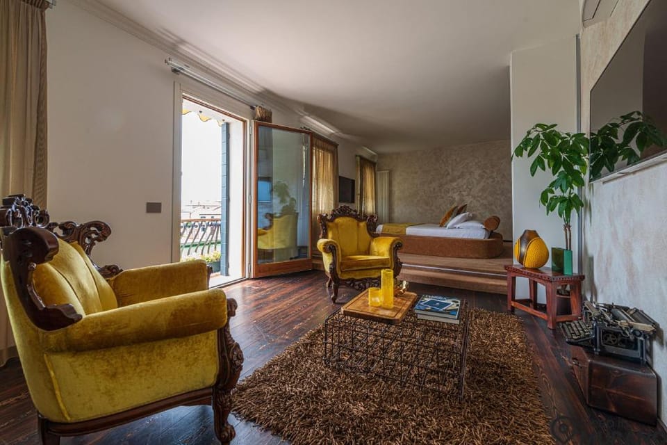 AMETISTA Suite with panoramic Canal view Apartment in Venice