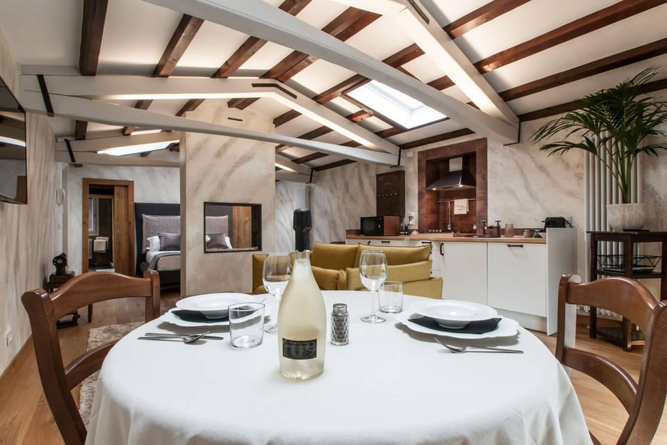 RUBINO Suite with Water view & Fireplace Apartment in Venice
