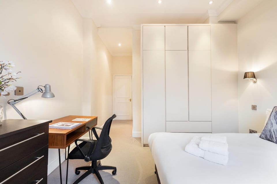 Stunning 2 BDR Luxe Apartment in Lexham Gardens Apartment in City of Westminster