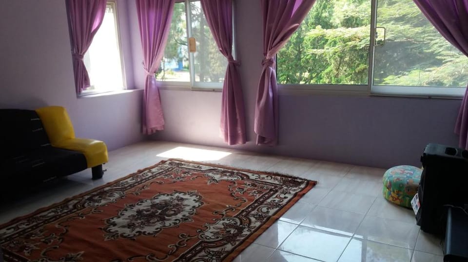 Vila denhag kota bunga 5 kmar Villa in West Java
