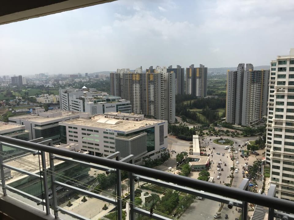 Sky High @ Blue Ridge 22nd floor Master Room Apartment in Pune