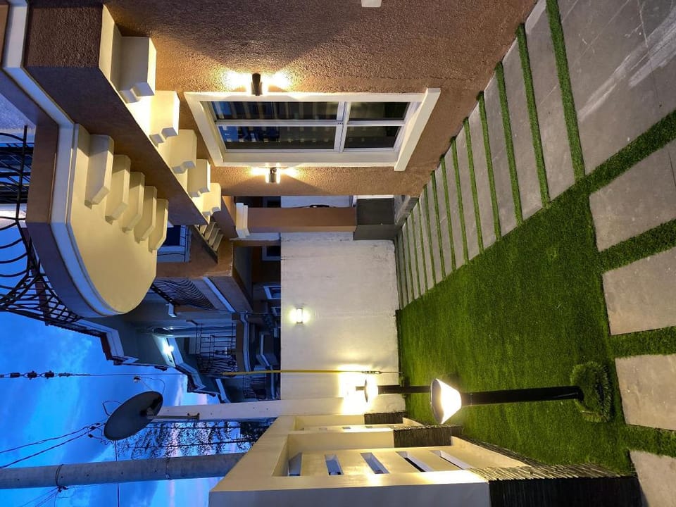 SUNTRUST VERONA with JACUZZI/VILLAGE POOL Vacation rental in Calabarzon