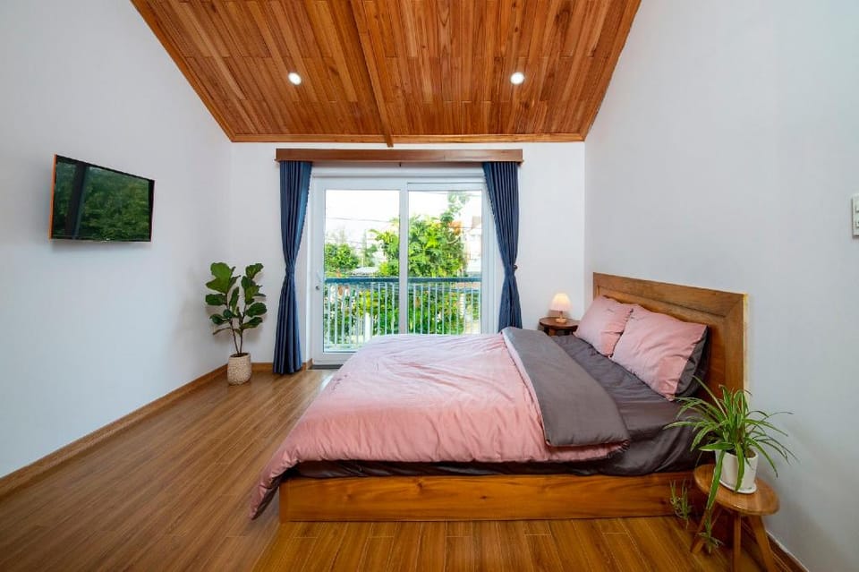 Entire cozy 3 bedroom house with pool Villa in Hoi An