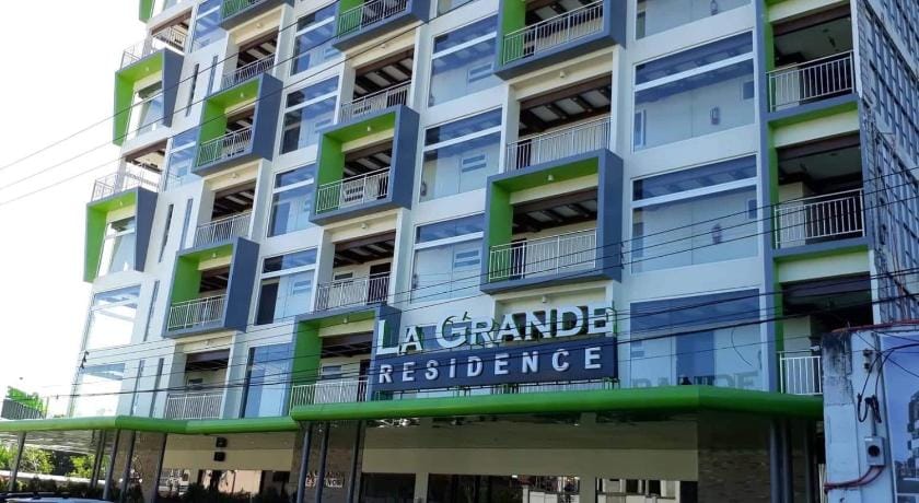 Stunning condo in exclusive La Grande resort Apartment in Angeles