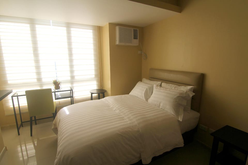 COMFY AND CLASSIC STUDIO TYPE UNIT Apartment in Quezon City