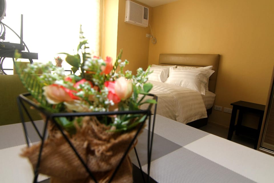 COMFY AND CLASSIC STUDIO TYPE UNIT Apartment in Quezon City