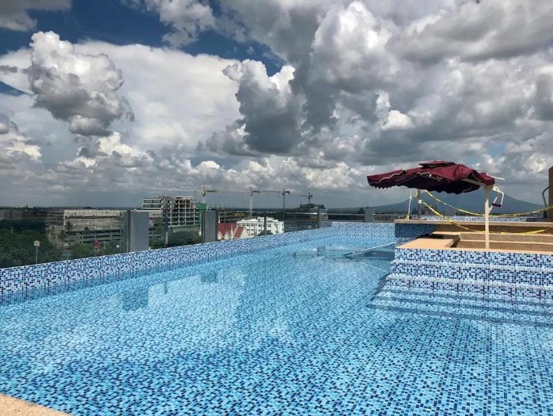 Amazing condo in premier La Grande tower Apartment in Angeles