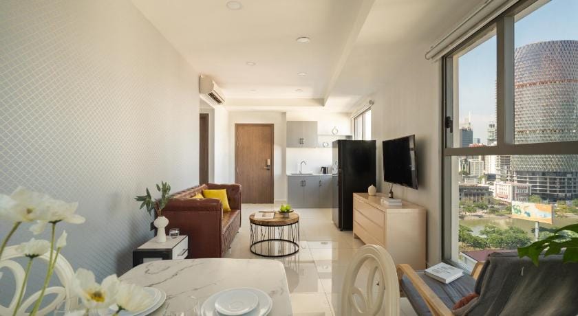 LYNHAPARTMENT#Saigon Royal# 2BR#POOL #GYM Apartment in Ho Chi Minh City