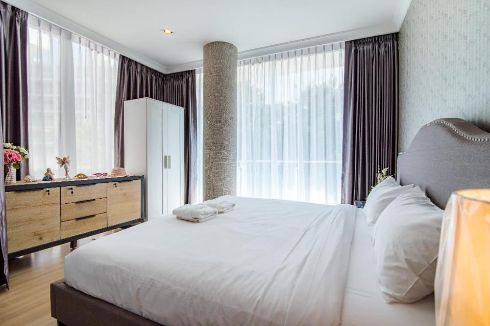 Hua Hin Family 3BR Free Water Park Walk to Beach Apartment in Nong Kae