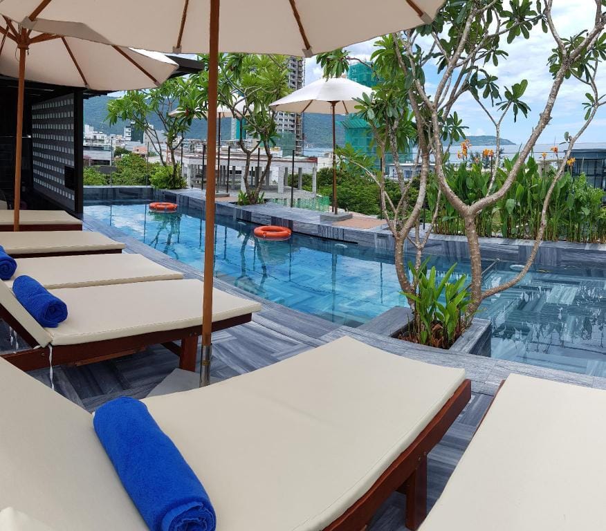 Balcony Stu Apt by Beach, Free Pickup & Footbath Apartment in Da Nang