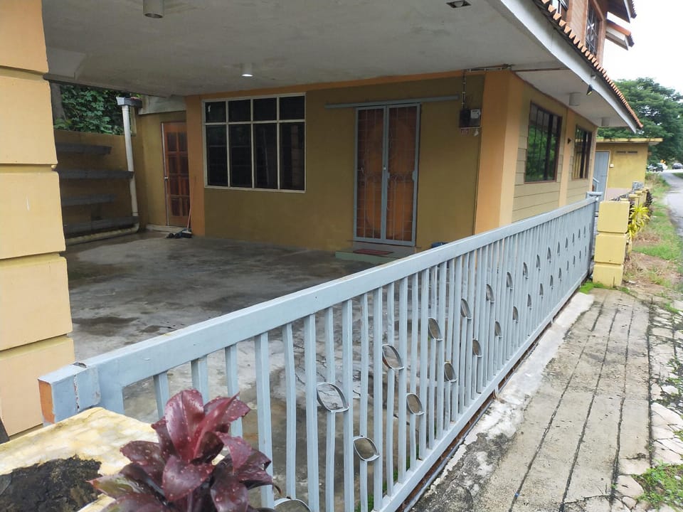 modern house with suitable location to every where Vacation rental in Malaysia