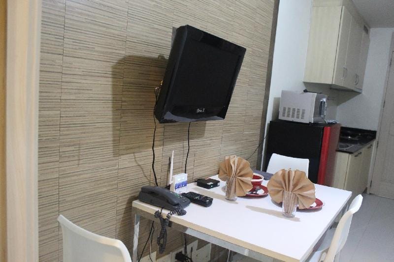 CHATEAU ELYSSE  A6 NEAR AIRPORT FREE WIFI+kitchen Apartment in Paranaque