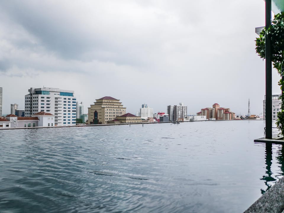ModernVictorian@Studio@Seaview@1Cpark@KingKoilBed Apartment in George Town
