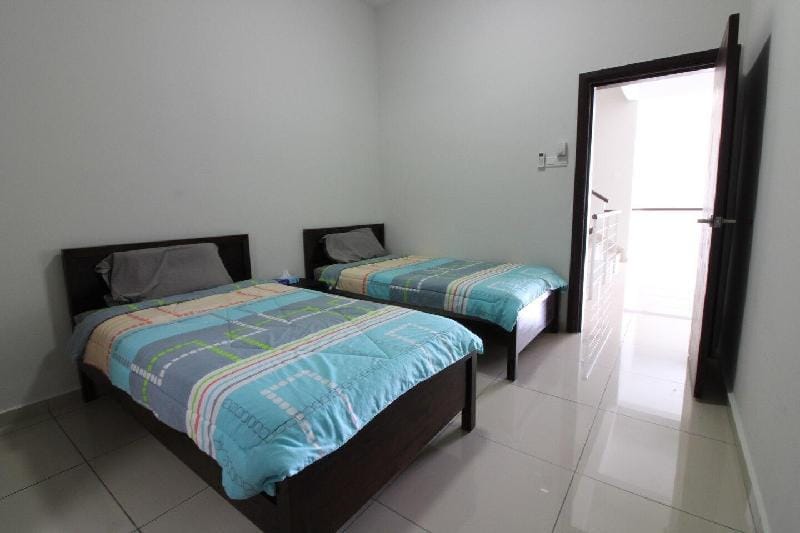Kota Laksamana Homes Near Jonker 5BR13P by Step-In Vacation rental in Malacca