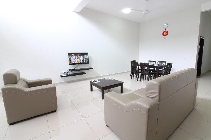Kota Laksamana Spacious Homes 5BR 13Pax by Step-In Vacation rental in Malacca
