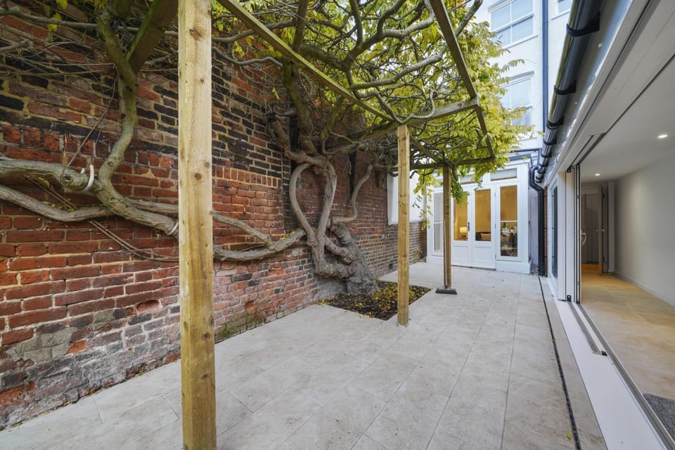 ETON HOUSE - LUXURY ACCOMMODATION Vacation rental in Windsor