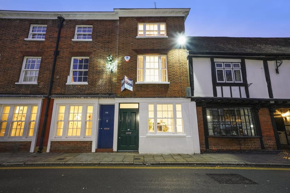 ETON HOUSE - LUXURY ACCOMMODATION Vacation rental in Windsor