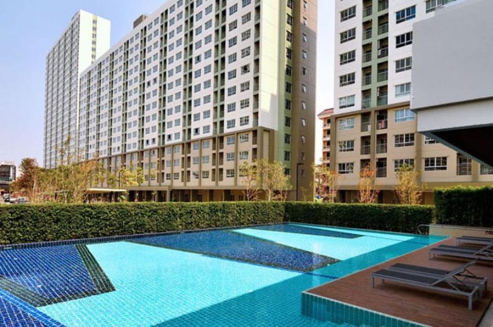 Nice Condo near Lam Sali MRT, Fast Wi-Fi Apartment in Bangkok