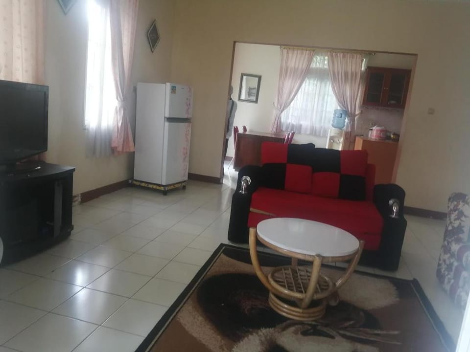 Vila denhag kota bunga 3 kmar Villa in West Java
