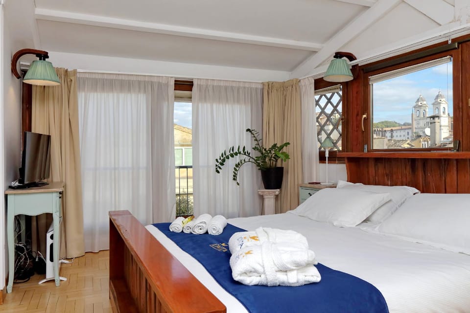 Ionta Frattina Family Romantic Suite Apartment in Rome